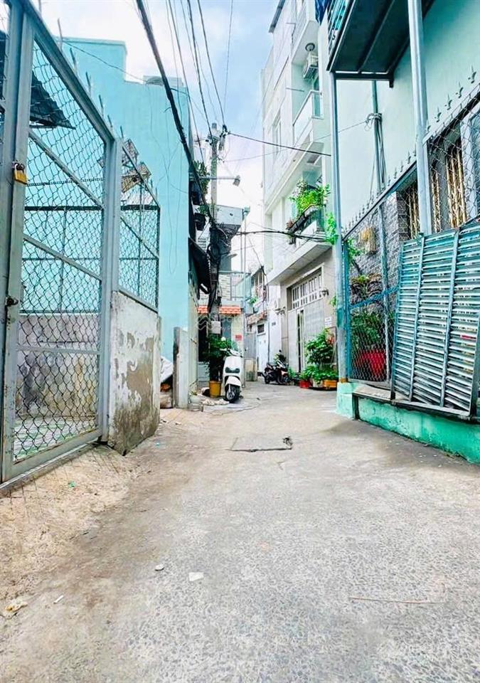 Nhà sau căn mt tạ quang bửu p3q8 gần parc mall
