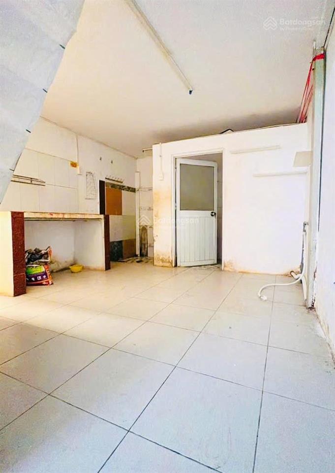 Nhà sau căn mt tạ quang bửu p3q8 gần parc mall