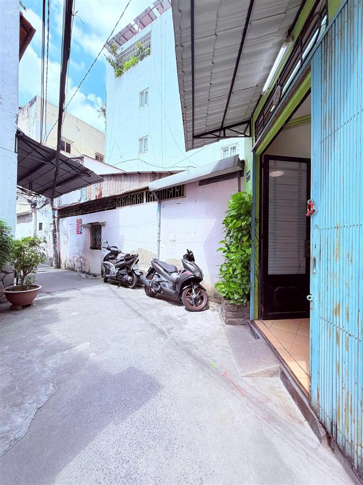 Nhà vị trí đẹp sau căn mt phạm thế hiển p4, quận 8  gần pacr mall