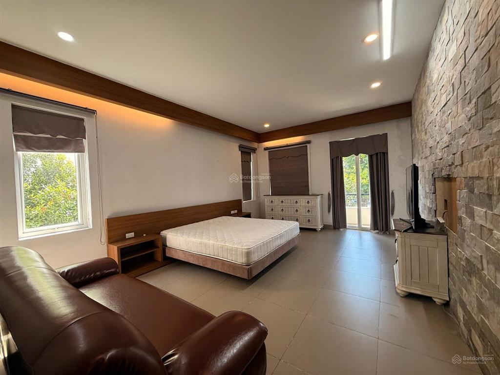 Bán biệt thự song lập 300 m2 nhà đẹp, sẵn doanh thu 30 triệu/tháng tại oasis, vsip 1