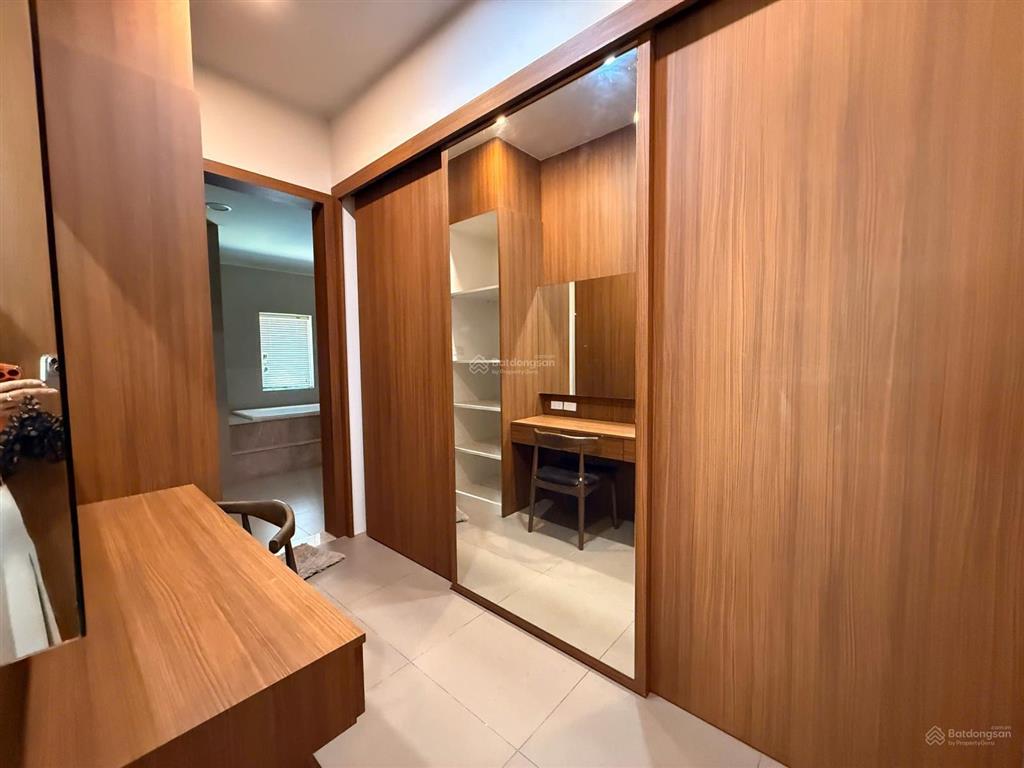 Bán biệt thự song lập 300 m2 nhà đẹp, sẵn doanh thu 30 triệu/tháng tại oasis, vsip 1