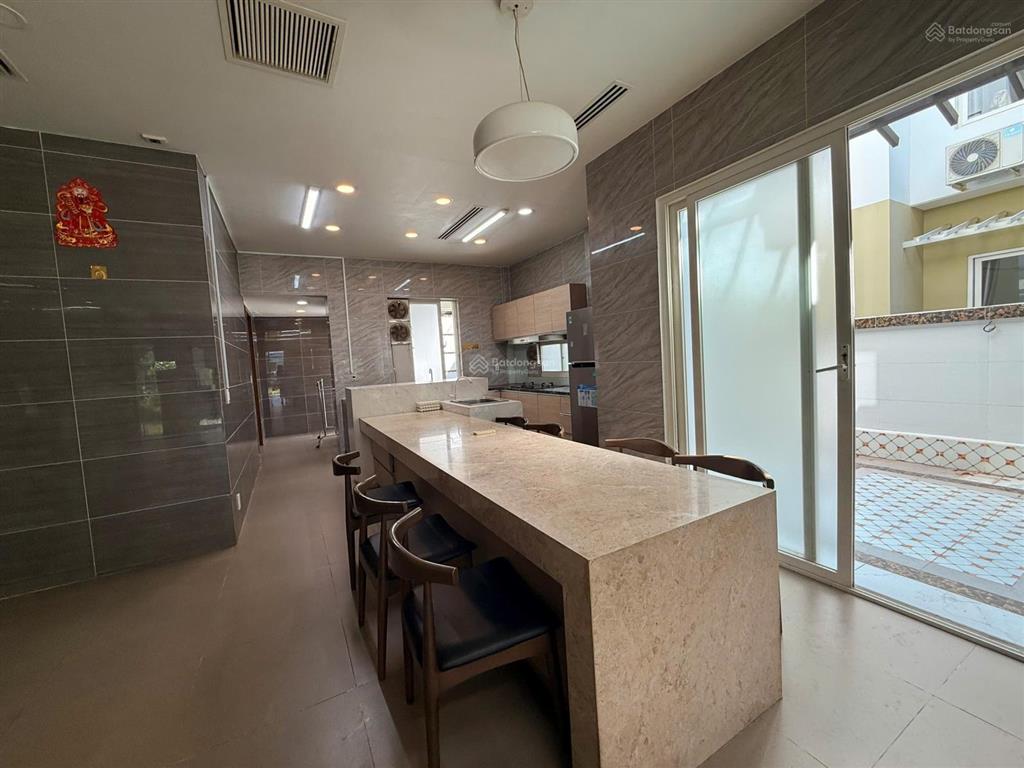 Bán biệt thự song lập 300 m2 nhà đẹp, sẵn doanh thu 30 triệu/tháng tại oasis, vsip 1