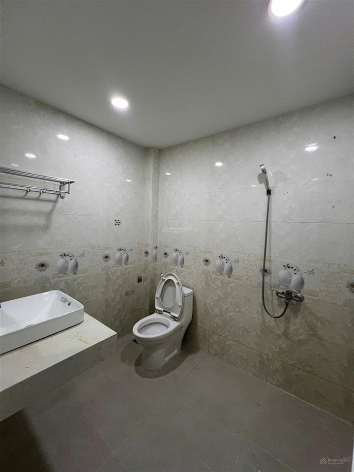 Chủ kẹt tiền cần bán nhà phố oasis city đang có doanh thu tốt kế bên trường đại học việt đức