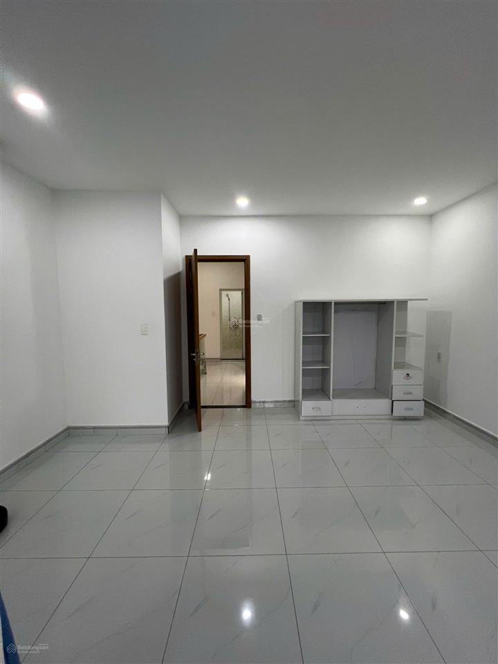 Chủ kẹt tiền cần bán nhà phố oasis city đang có doanh thu tốt kế bên trường đại học việt đức