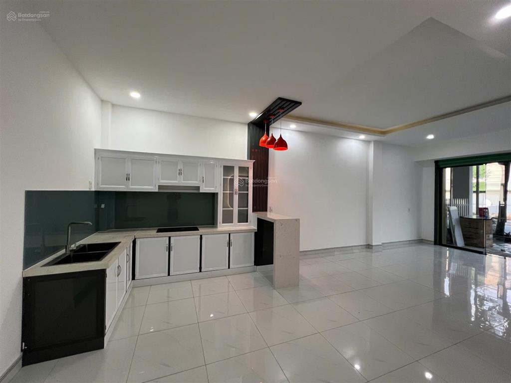 Chủ kẹt tiền cần bán nhà phố oasis city đang có doanh thu tốt kế bên trường đại học việt đức