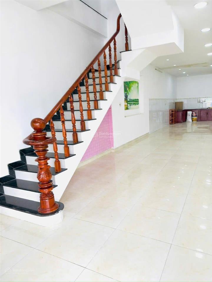 Cần bán nhà phố 2 tầng hoàn công đầy đủ đang cho thuê 15 triệu tại vsip 1, thuận an