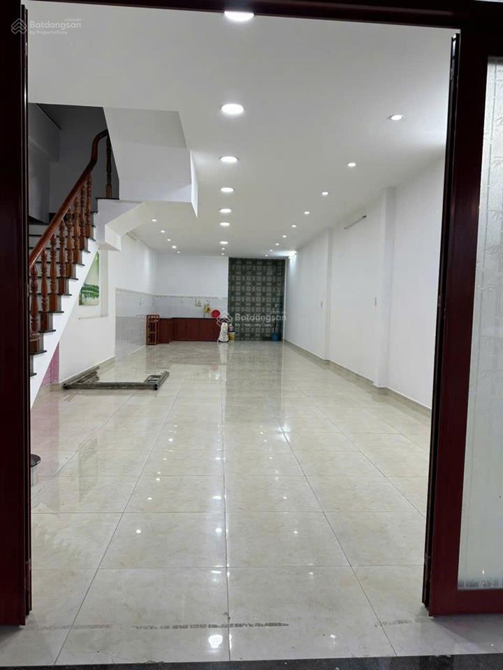 Cần bán nhà phố 2 tầng hoàn công đầy đủ đang cho thuê 15 triệu tại vsip 1, thuận an