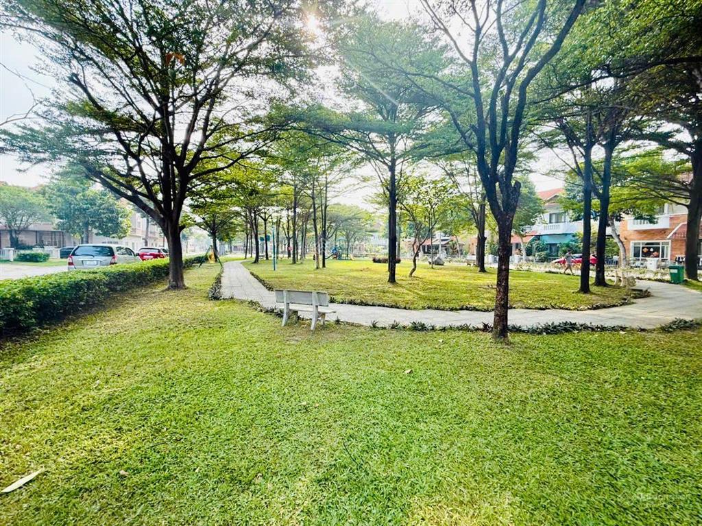 Cần bán biệt thự góc 2 mặt tiền siêu đẹp đối diện công viên oasis 1, kế siêu thị aeon mall, bd