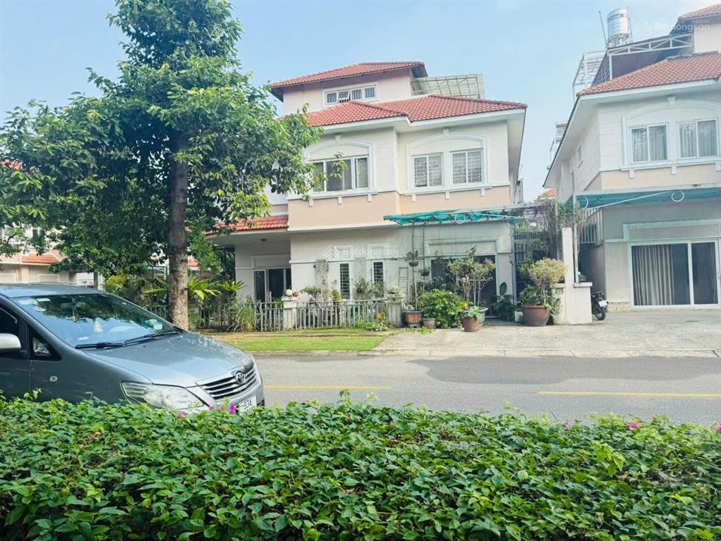 Cần bán biệt thự góc 2 mặt tiền siêu đẹp đối diện công viên oasis 1, kế siêu thị aeon mall, bd