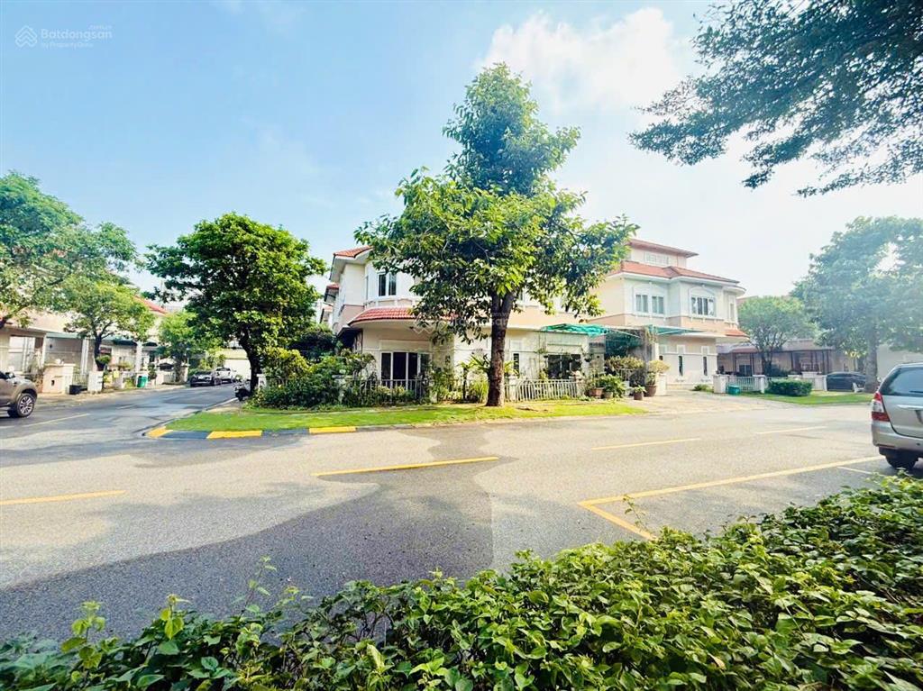 Cần bán biệt thự góc 2 mặt tiền siêu đẹp đối diện công viên oasis 1, kế siêu thị aeon mall, bd