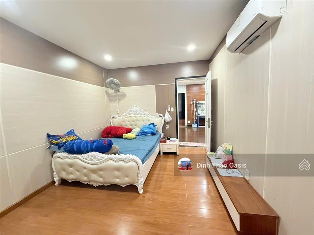 Chủ nhà chuyển công tác cần bán nhà phố đẹp ngang 10m ngay đường d35, vsip 1, thuận an