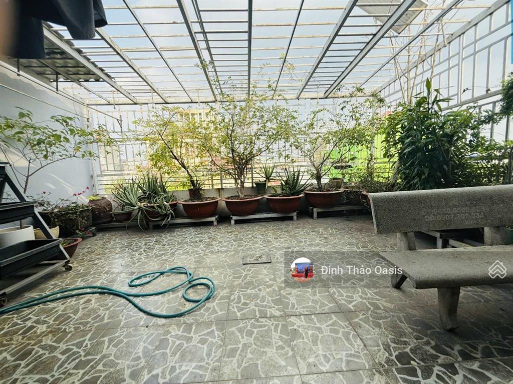 Chủ nhà chuyển công tác cần bán nhà phố đẹp ngang 10m ngay đường d35, vsip 1, thuận an
