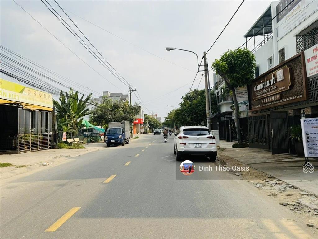 Chủ nhà chuyển công tác cần bán nhà phố đẹp ngang 10m ngay đường d35, vsip 1, thuận an