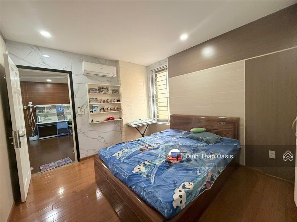 Chủ nhà chuyển công tác cần bán nhà phố đẹp ngang 10m ngay đường d35, vsip 1, thuận an