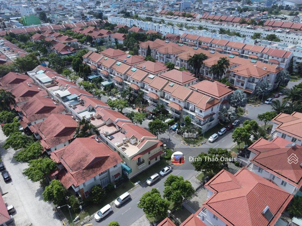 Cần bán gấp biệt thự 300m2 ngay trục chính dự án oasis kế sân golf sông bé và siêu thị aeon mall
