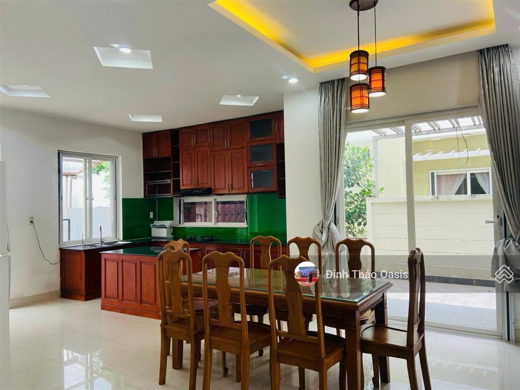 Cần bán gấp biệt thự 300m2 ngay trục chính dự án oasis kế sân golf sông bé và siêu thị aeon mall