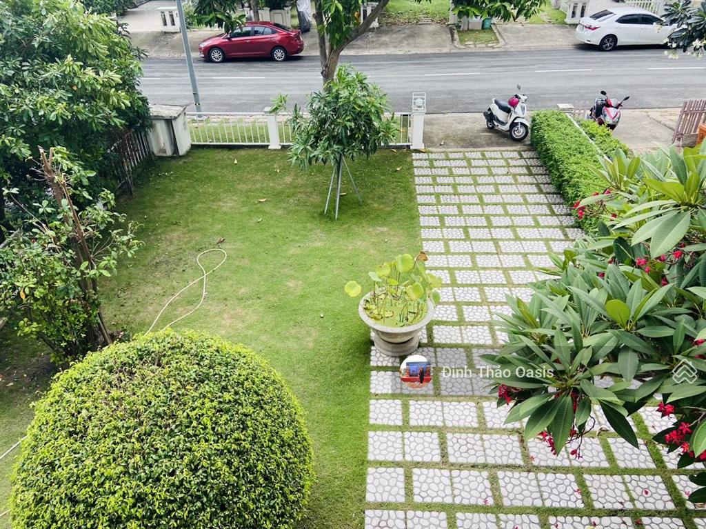 Cần bán gấp biệt thự 300m2 ngay trục chính dự án oasis kế sân golf sông bé và siêu thị aeon mall