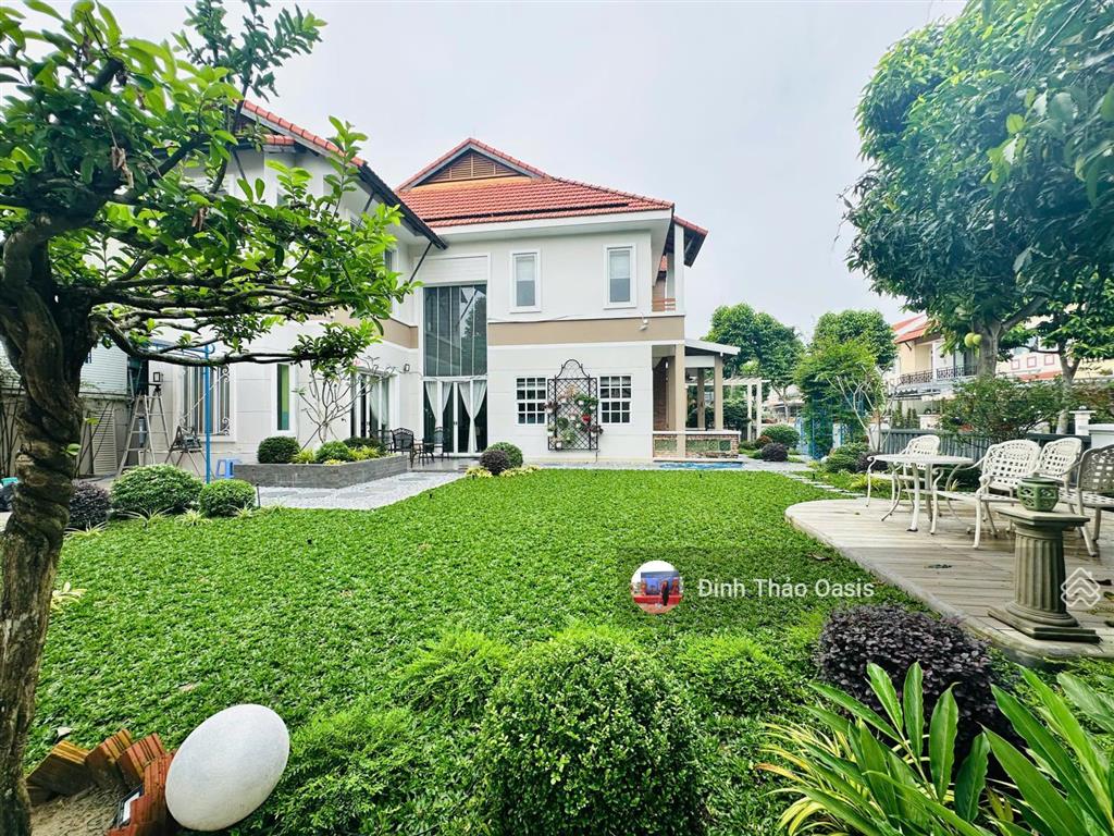 Chủ chuyển công tác cần bán căn góc phong cách châu âu sân vườn rộng tại oasis, vsip 1, thuận an