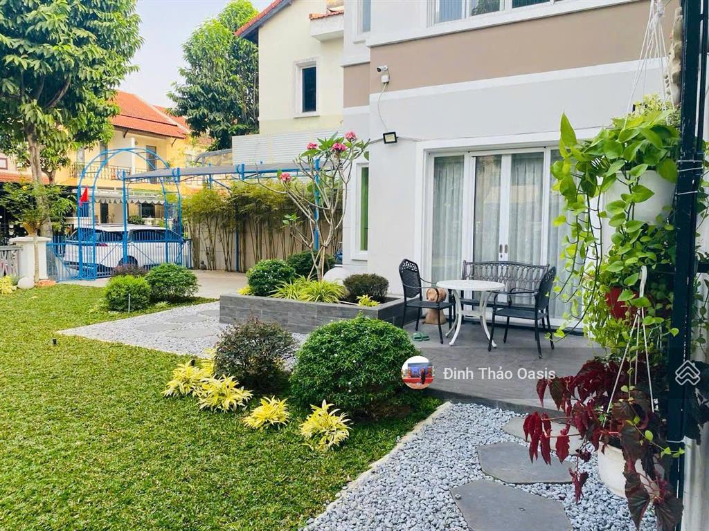 Chủ chuyển công tác cần bán căn góc phong cách châu âu sân vườn rộng tại oasis, vsip 1, thuận an