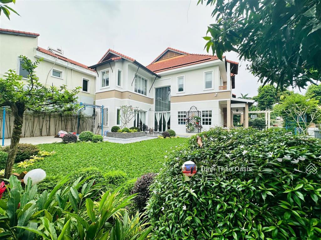 Chủ chuyển công tác cần bán căn góc phong cách châu âu sân vườn rộng tại oasis, vsip 1, thuận an
