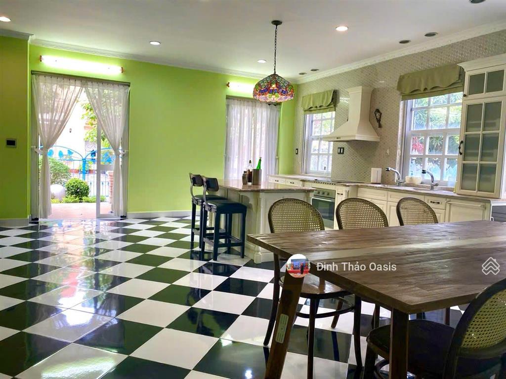Chủ chuyển công tác cần bán căn góc phong cách châu âu sân vườn rộng tại oasis, vsip 1, thuận an