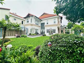 Chủ chuyển công tác cần bán căn góc phong cách châu âu sân vườn rộng tại oasis, vsip 1, thuận an