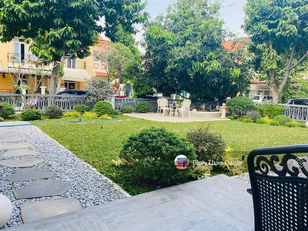 Chủ chuyển công tác cần bán căn góc phong cách châu âu sân vườn rộng tại oasis, vsip 1, thuận an