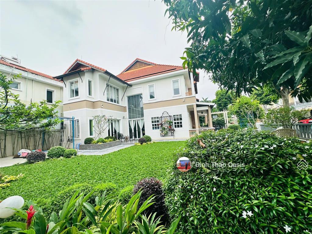 Chủ chuyển công tác cần bán căn góc phong cách châu âu sân vườn rộng tại oasis, vsip 1, thuận an