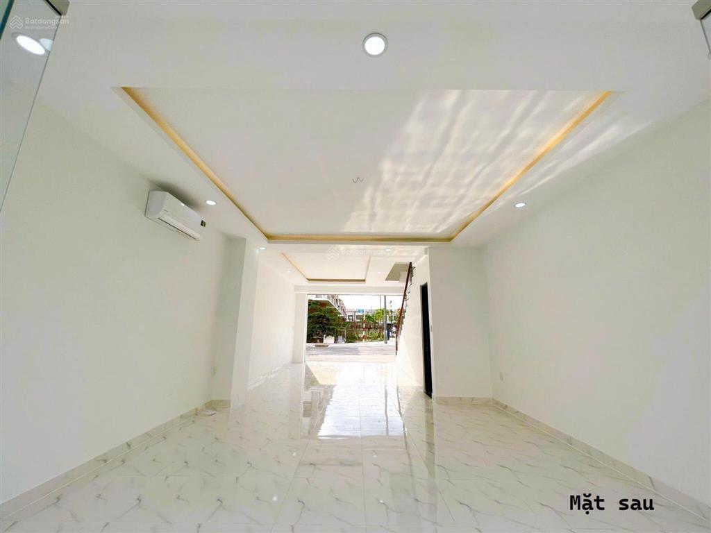 Chủ định cư nước ngoài cần bán nhà phố 2 mặt tiền đang sẵn doanh thu cao tại oasis city. 0986 196 ***