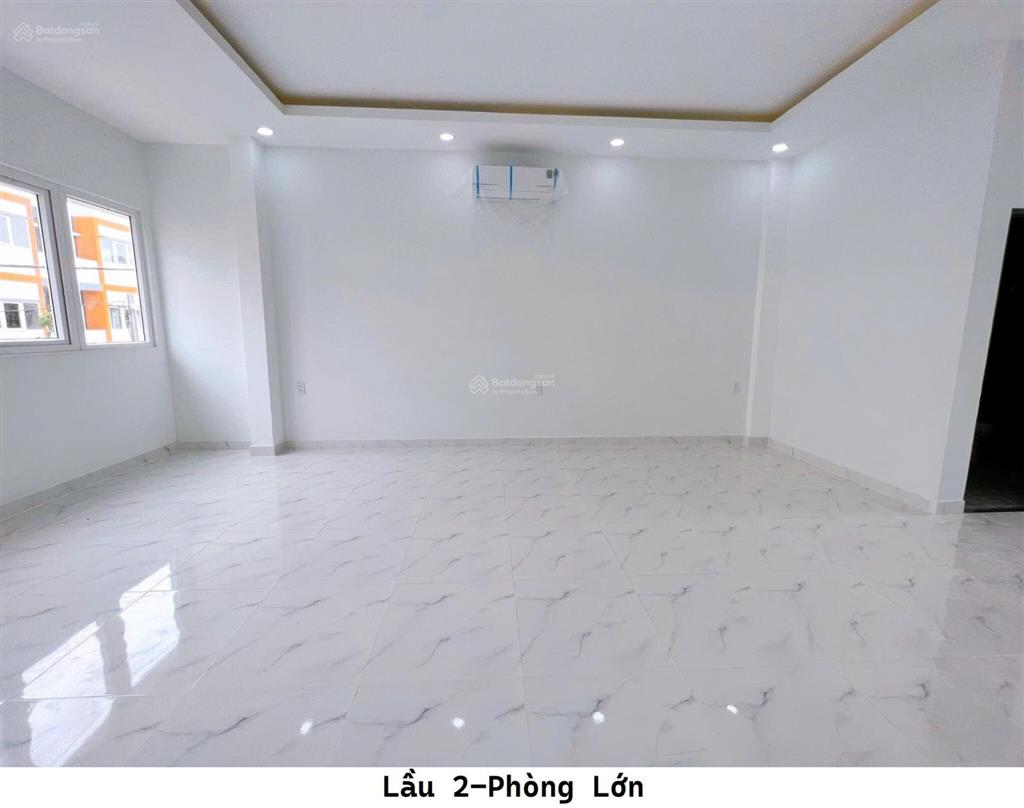 Chủ định cư nước ngoài cần bán nhà phố 2 mặt tiền đang sẵn doanh thu cao tại oasis city. 0986 196 ***