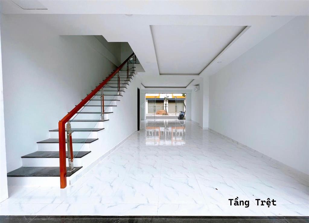 Chủ định cư nước ngoài cần bán nhà phố 2 mặt tiền đang sẵn doanh thu cao tại oasis city. 0986 196 ***