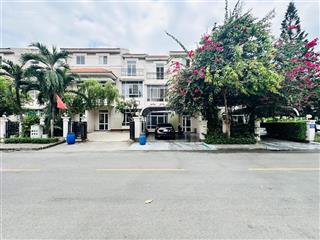 Chủ định cư nước ngoài cần bán biệt thự ngang 7mx18,5m ngay trục chính oasis i, bình dương