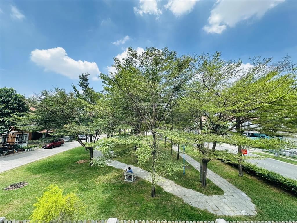 Cho thuê biệt thự đơn lập kế công viên đẹp, có 5 phòng ngủ tại oasis 1, vsip1, bình dương