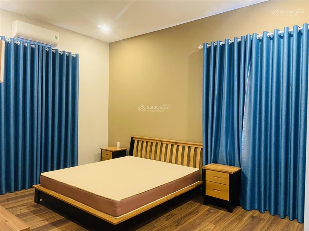 Cho thuê biệt thự đơn lập kế công viên đẹp, có 5 phòng ngủ tại oasis 1, vsip1, bình dương