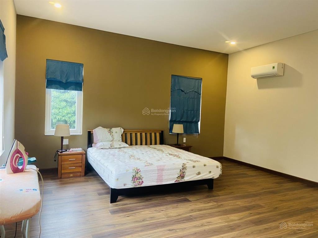 Cho thuê biệt thự đơn lập kế công viên đẹp, có 5 phòng ngủ tại oasis 1, vsip1, bình dương