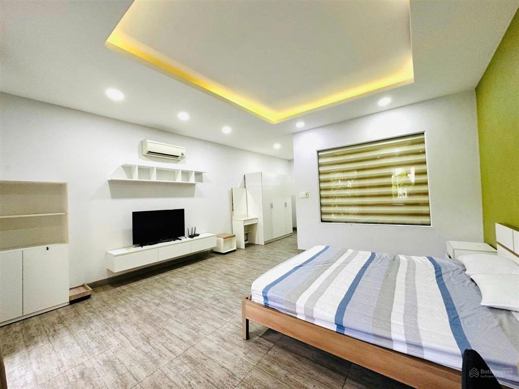 Cho thuê biệt thự đẹp có 4 phòng ngủ, nhà vệ sinh riêng ở khu an ninh kế siêu thị aeon mall bd