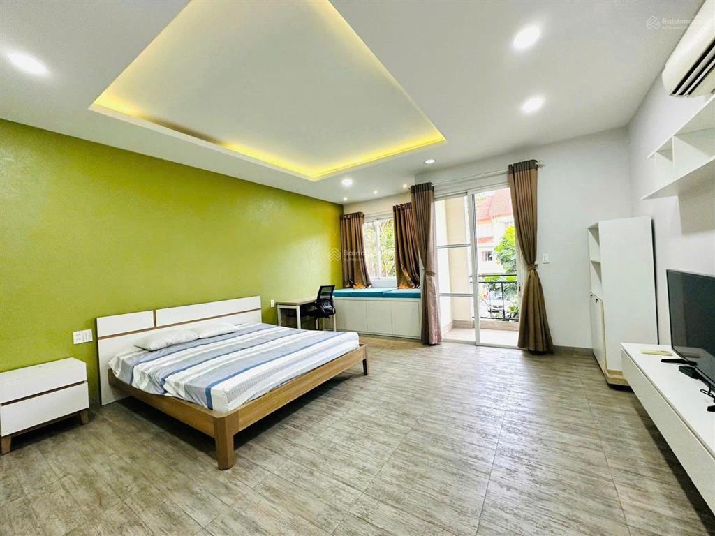 Cho thuê biệt thự đẹp có 4 phòng ngủ, nhà vệ sinh riêng ở khu an ninh kế siêu thị aeon mall bd