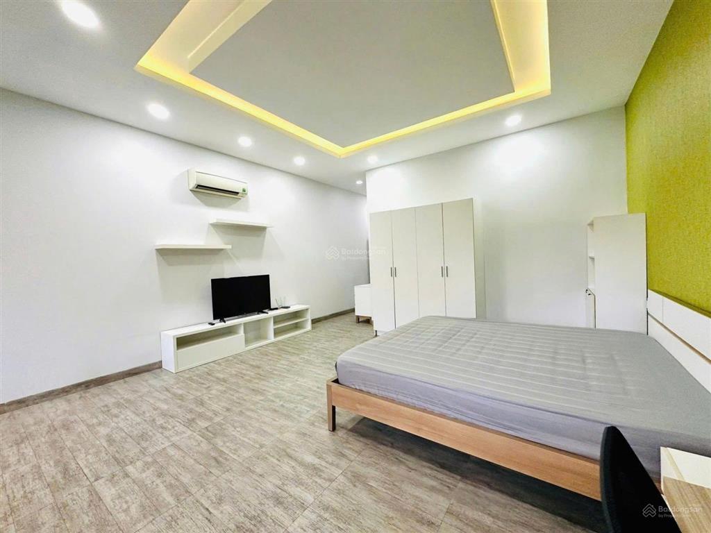 Cho thuê biệt thự đẹp có 4 phòng ngủ, nhà vệ sinh riêng ở khu an ninh kế siêu thị aeon mall bd