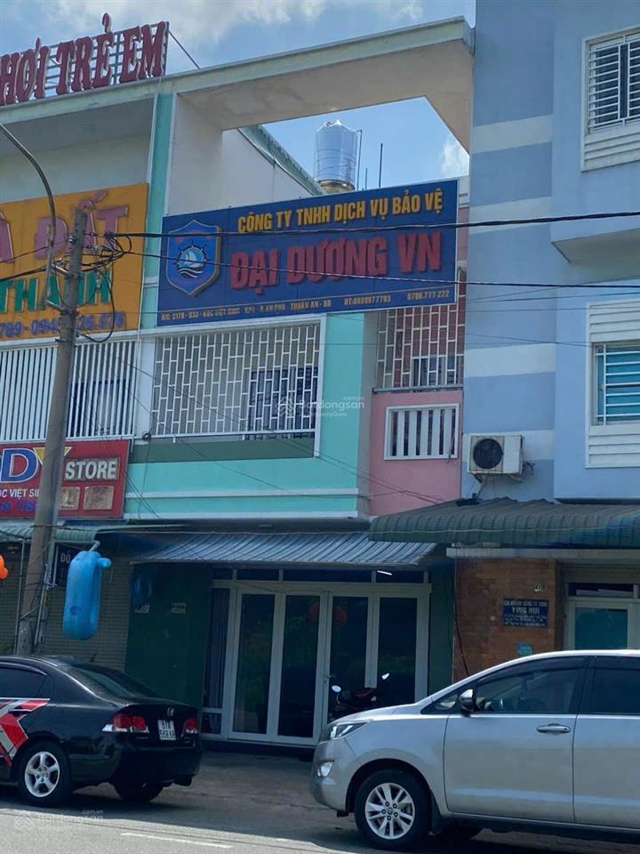 Chủ kẹt tiền cần bán gấp nhà phố 3 tầng đang cho thuê 16 triệu tại đường d33, vsip 1, thuận an