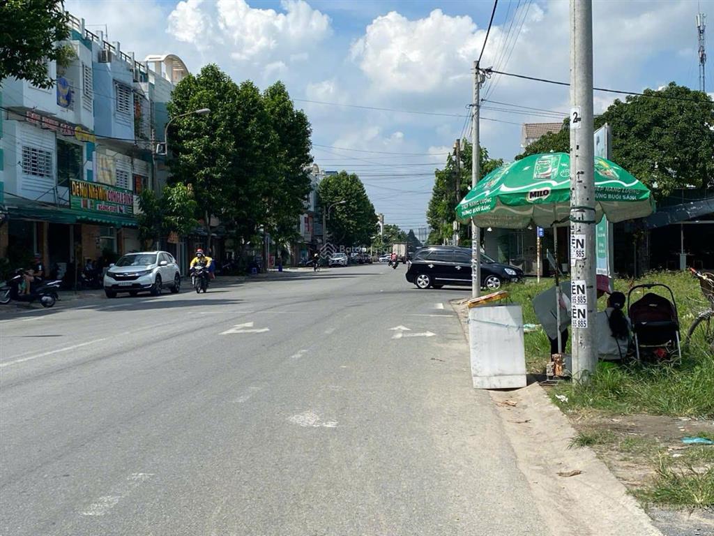 Chủ kẹt tiền cần bán gấp nhà phố 3 tầng đang cho thuê 16 triệu tại đường d33, vsip 1, thuận an