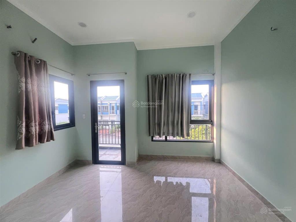 Cần bán nhà hoàn công 2 tầng có sẵn doanh thu tại oasis city kế trường đại học việt đức bình dương