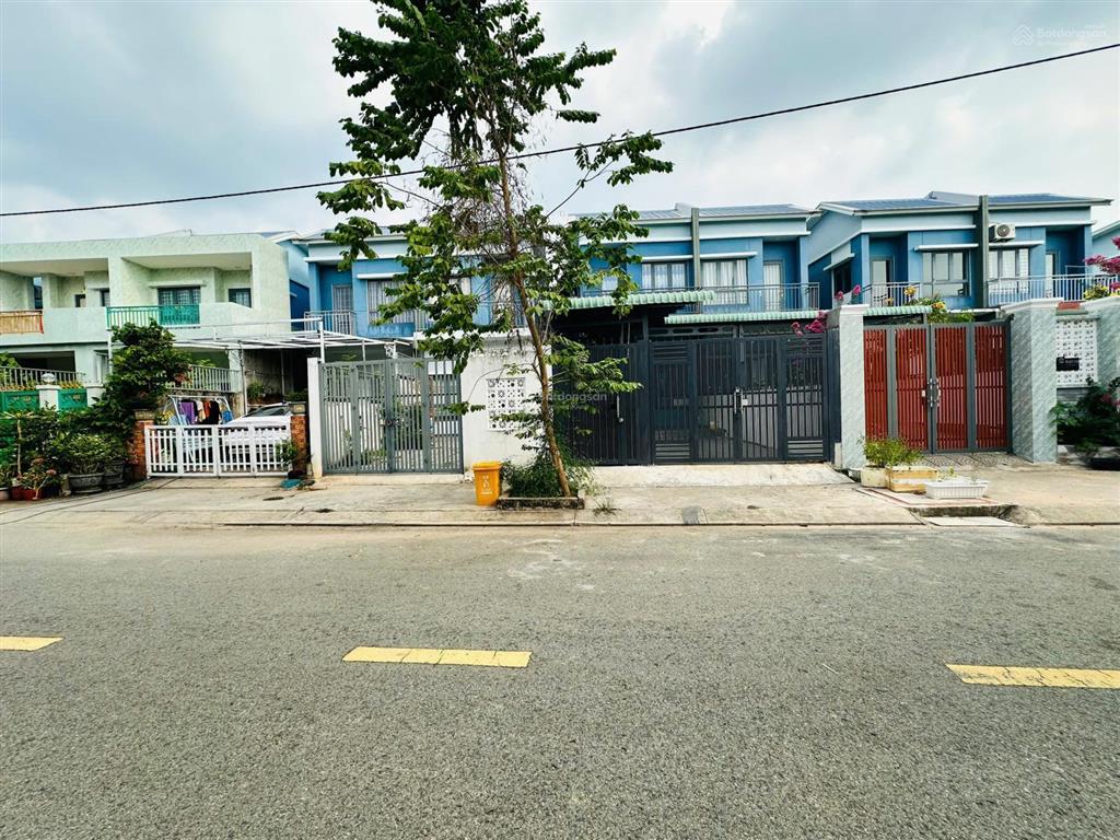 Cần bán nhà hoàn công 2 tầng có sẵn doanh thu tại oasis city kế trường đại học việt đức bình dương