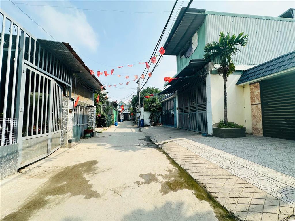 Chủ kẹt tiền cần bán lô đất ngay trung tâm tân đông hiệp, dĩ an sát với thuận an. 0986 196 ***