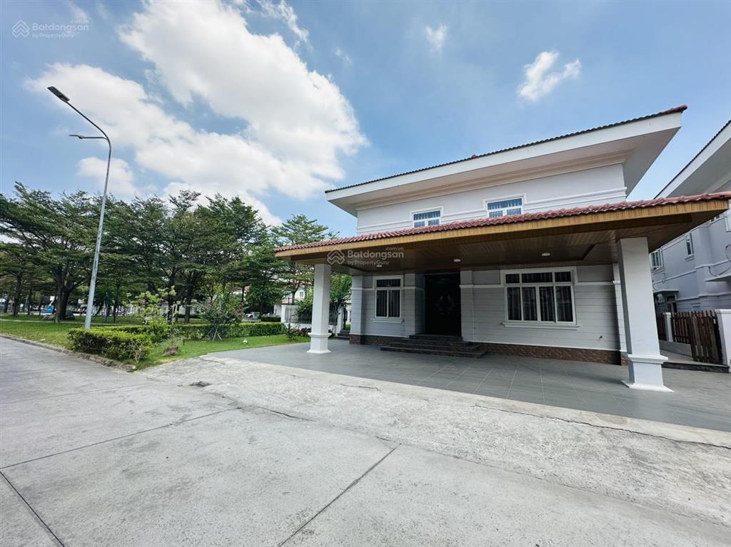 Bán biệt thự đơn lập sát công viên đẹp nhất oasis, kế bên siêu thị aeon mall bd và sân golf sông bé