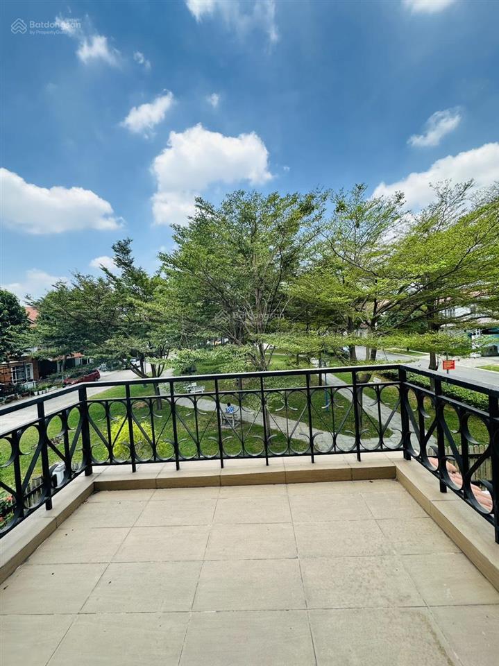 Bán biệt thự đơn lập sát công viên đẹp nhất oasis, kế bên siêu thị aeon mall bd và sân golf sông bé