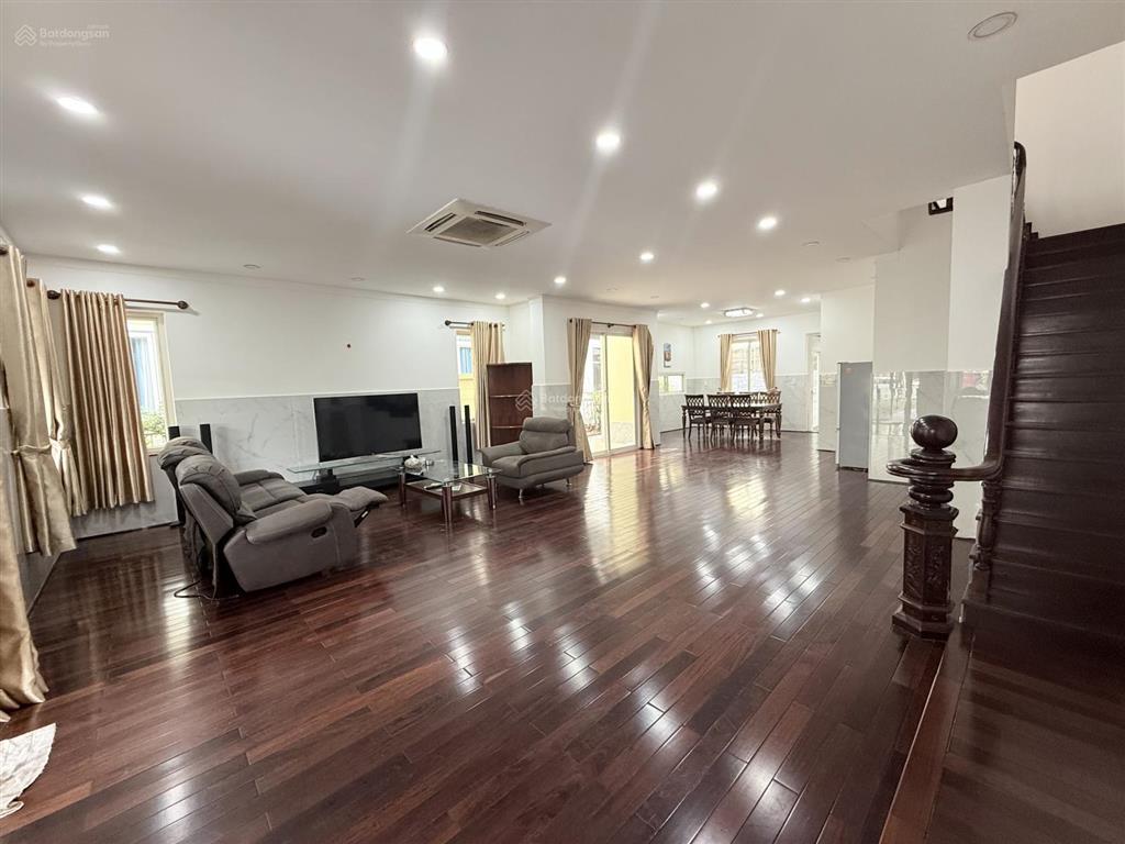 Cho thuê villa đẹp 300m2 tại oasis kế siêu thị aeon mall bình dương.  0986 196 ***