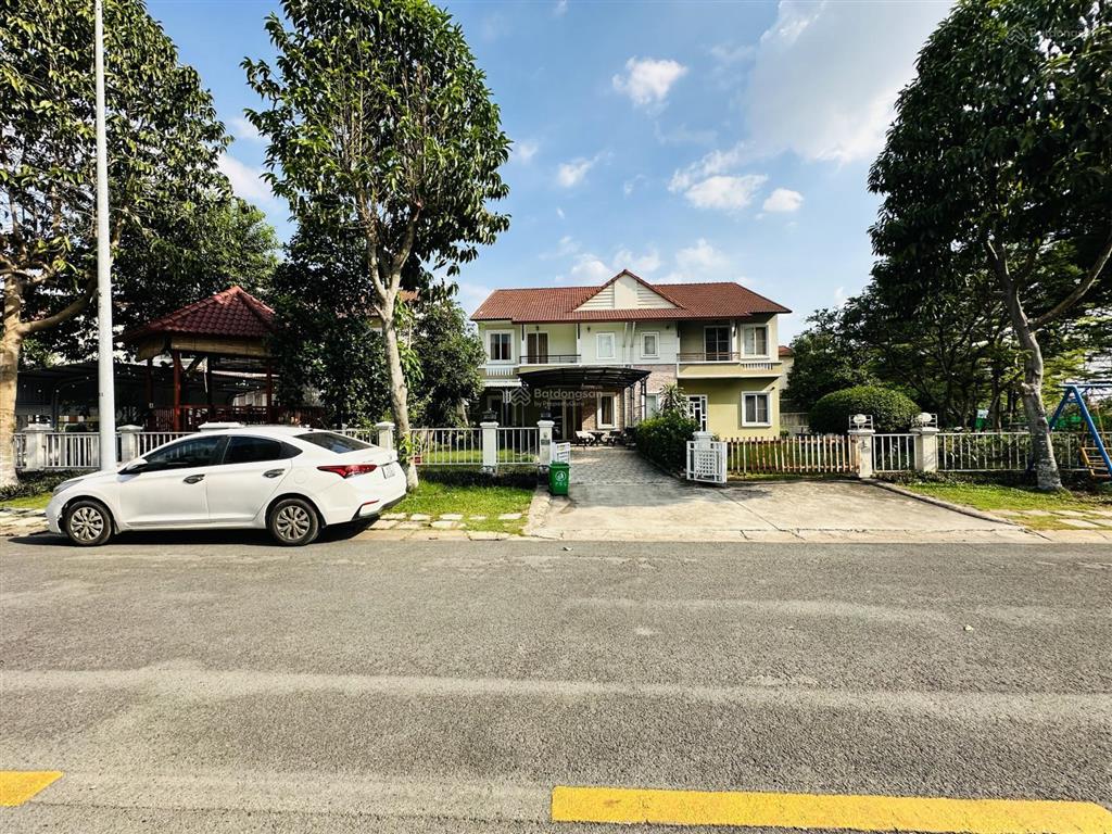 Cho thuê villa đẹp 300m2 tại oasis kế siêu thị aeon mall bình dương.  0986 196 ***