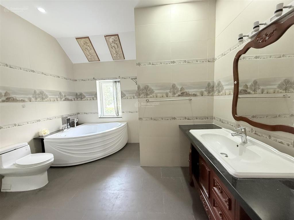 Cho thuê villa đẹp 300m2 tại oasis kế siêu thị aeon mall bình dương.  0986 196 ***