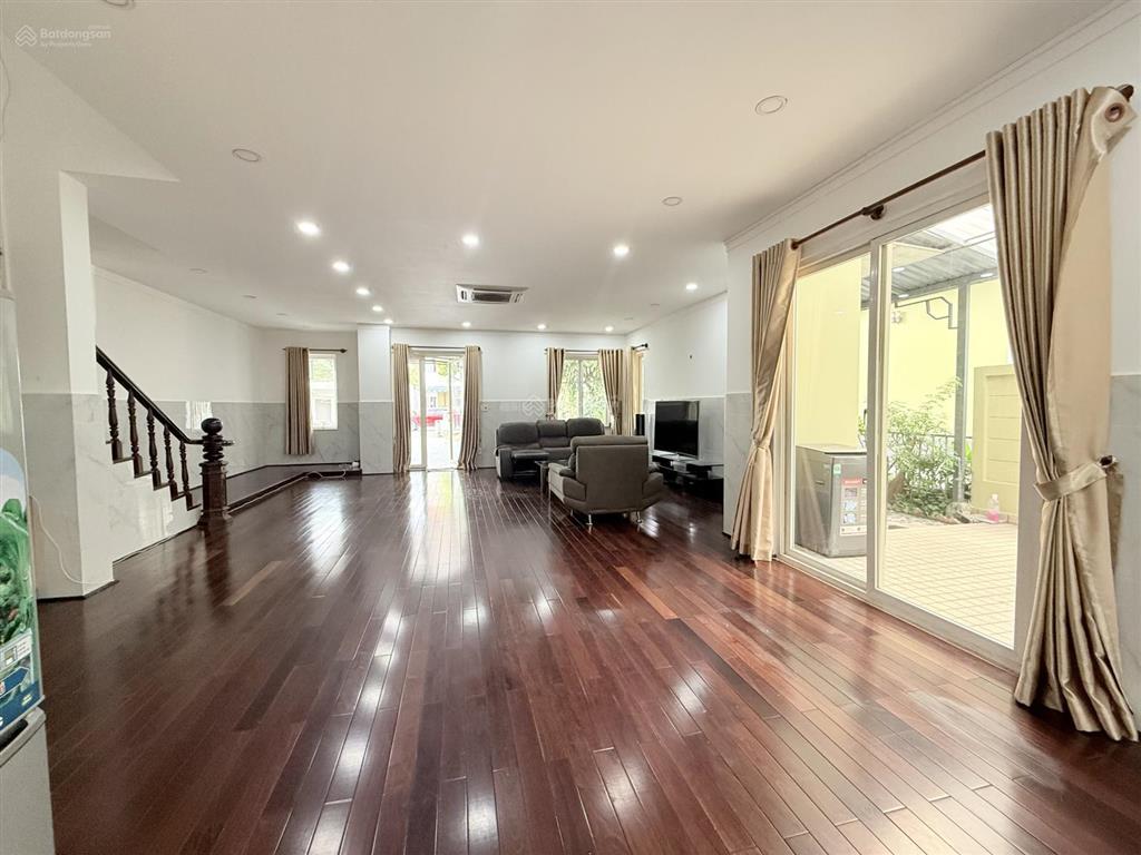 Cho thuê villa đẹp 300m2 tại oasis kế siêu thị aeon mall bình dương.  0986 196 ***
