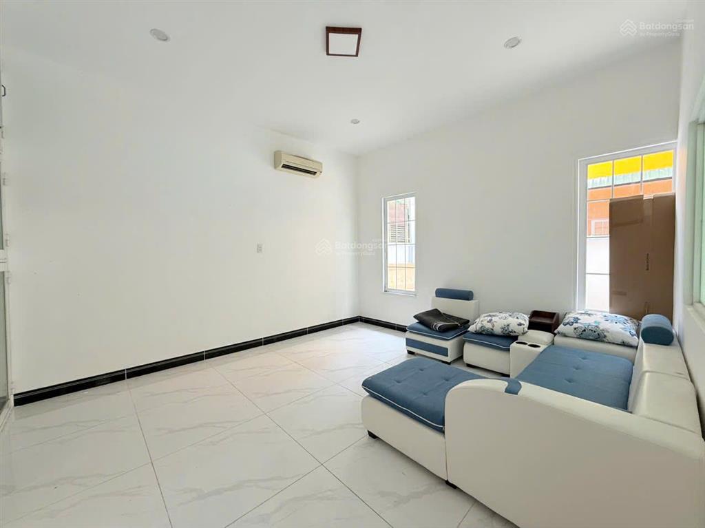 Chính chủ cần bán nhà phố đẹp đường d35, cách đường d33, kdc việt sing chỉ vài bước chân